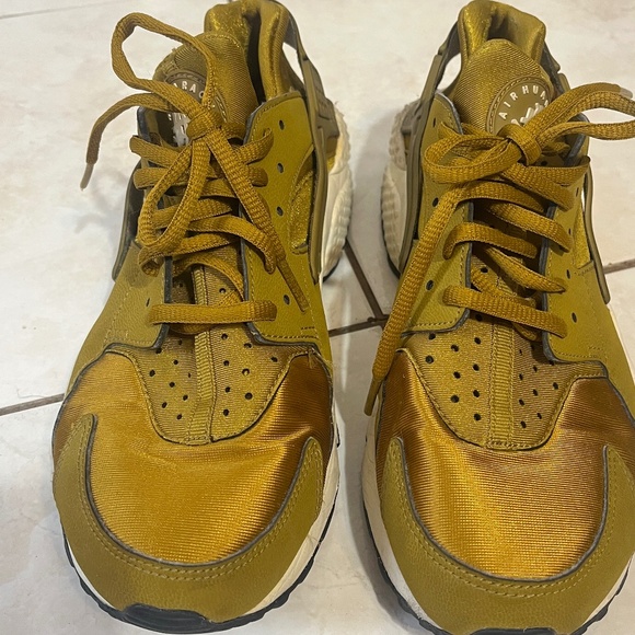 Nike Shoes - Gold huarache sneakers